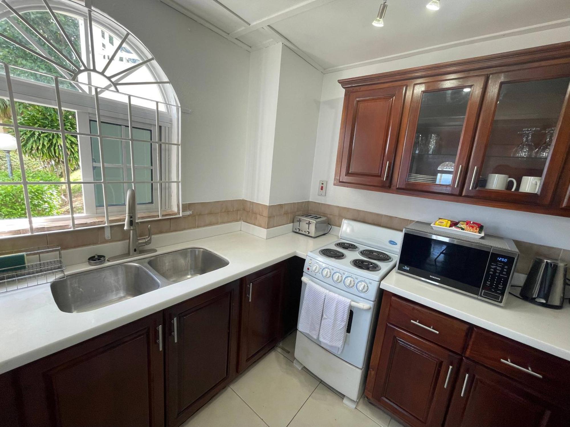 Oceanbreeze Jamaica Penthouse, 7-Minute Walk To Beach Ότσο Ρίος Εξωτερικό φωτογραφία