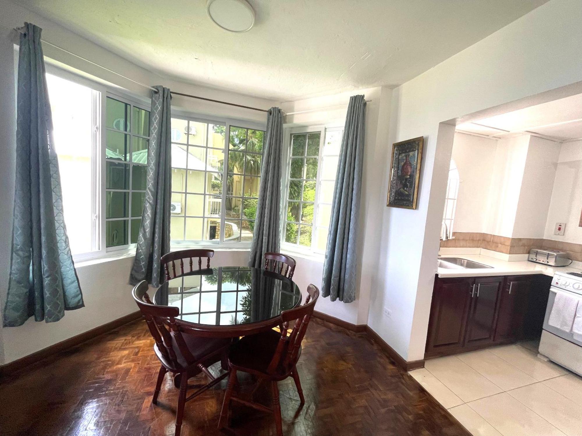 Oceanbreeze Jamaica Penthouse, 7-Minute Walk To Beach Ότσο Ρίος Εξωτερικό φωτογραφία